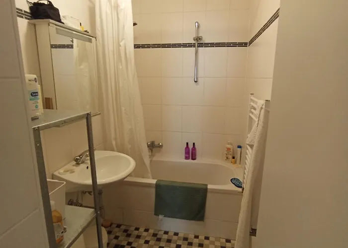 Spacious 1 Modern 2 Bedroom - - 20min Walk To Parliament - 5night Min شقة فيينا