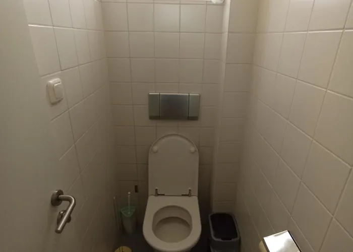 Spacious 1 Modern 2 Bedroom - - 20min Walk To Parliament - 5night Min شقة *